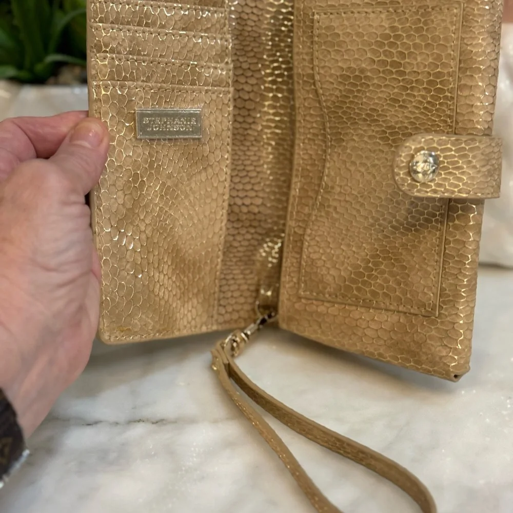 π NWOT STEPHANIE JOHNSON GOLD SNAKESKIN PHONE WRISTLET! - Picture 7 of 7